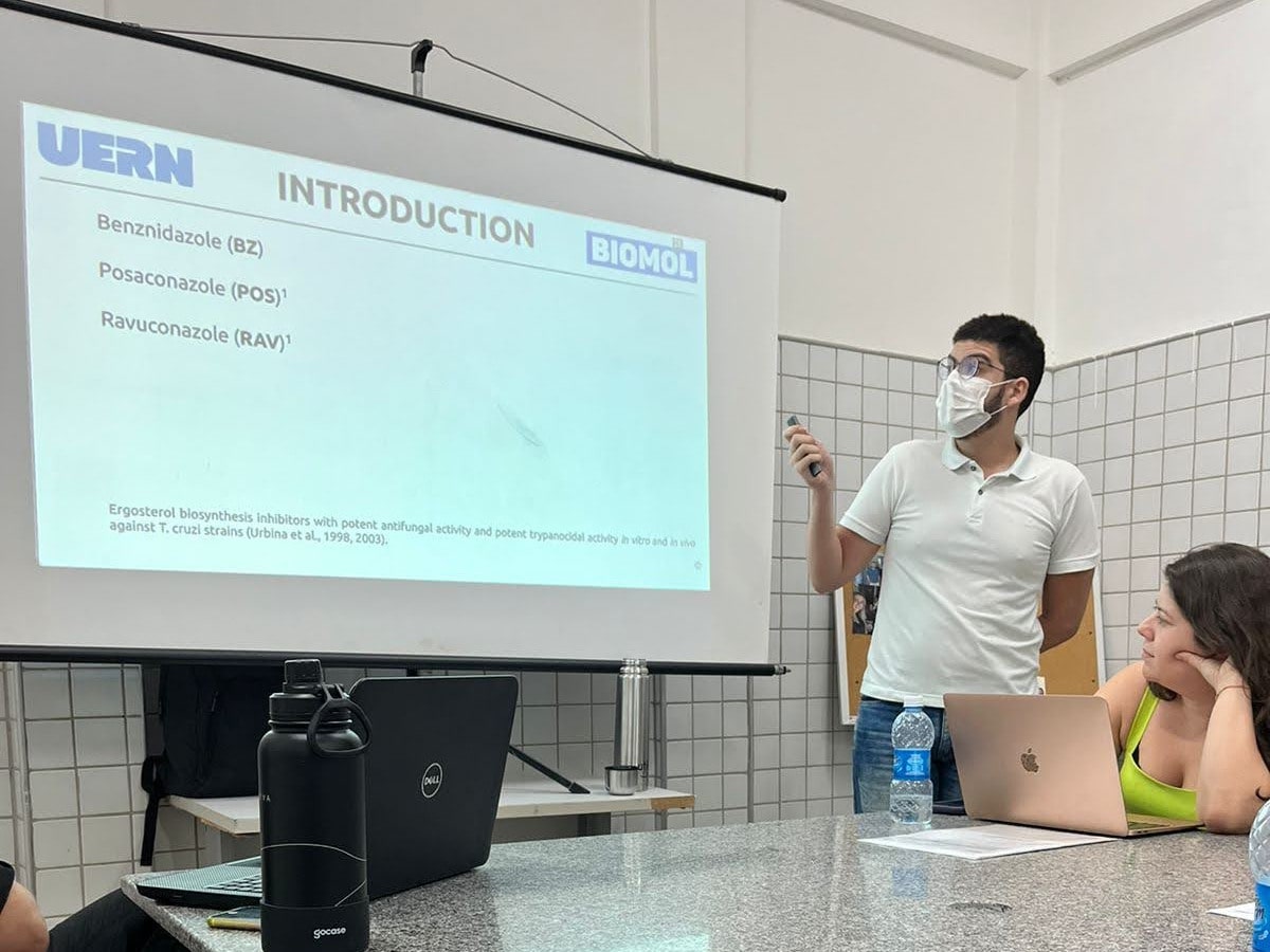 Apresentação do artigo no laboratório
